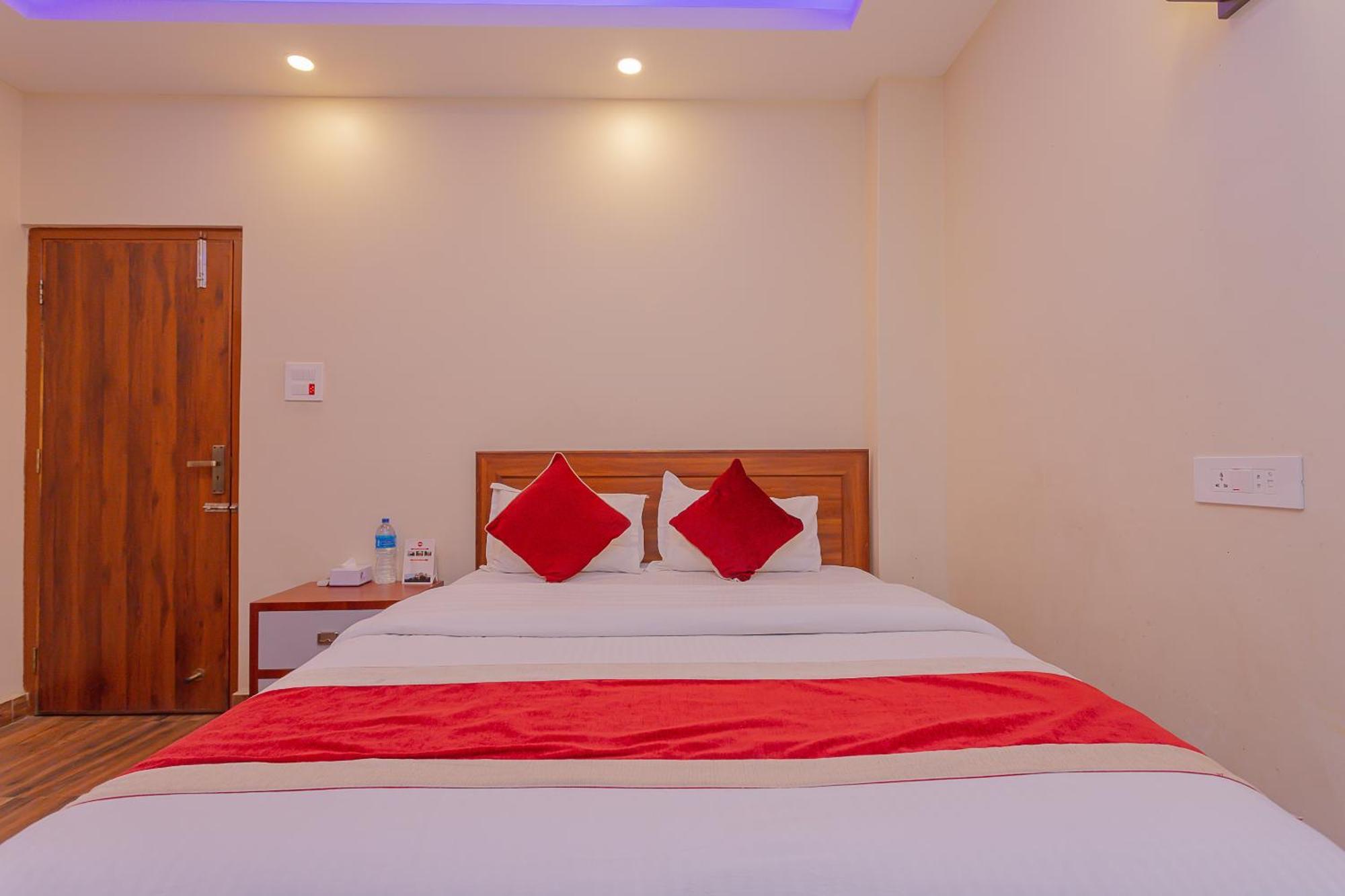 Oyo 799 Hotel Tik Tok Pvt Ltd. กาฐมาณฑุ ภายนอก รูปภาพ
