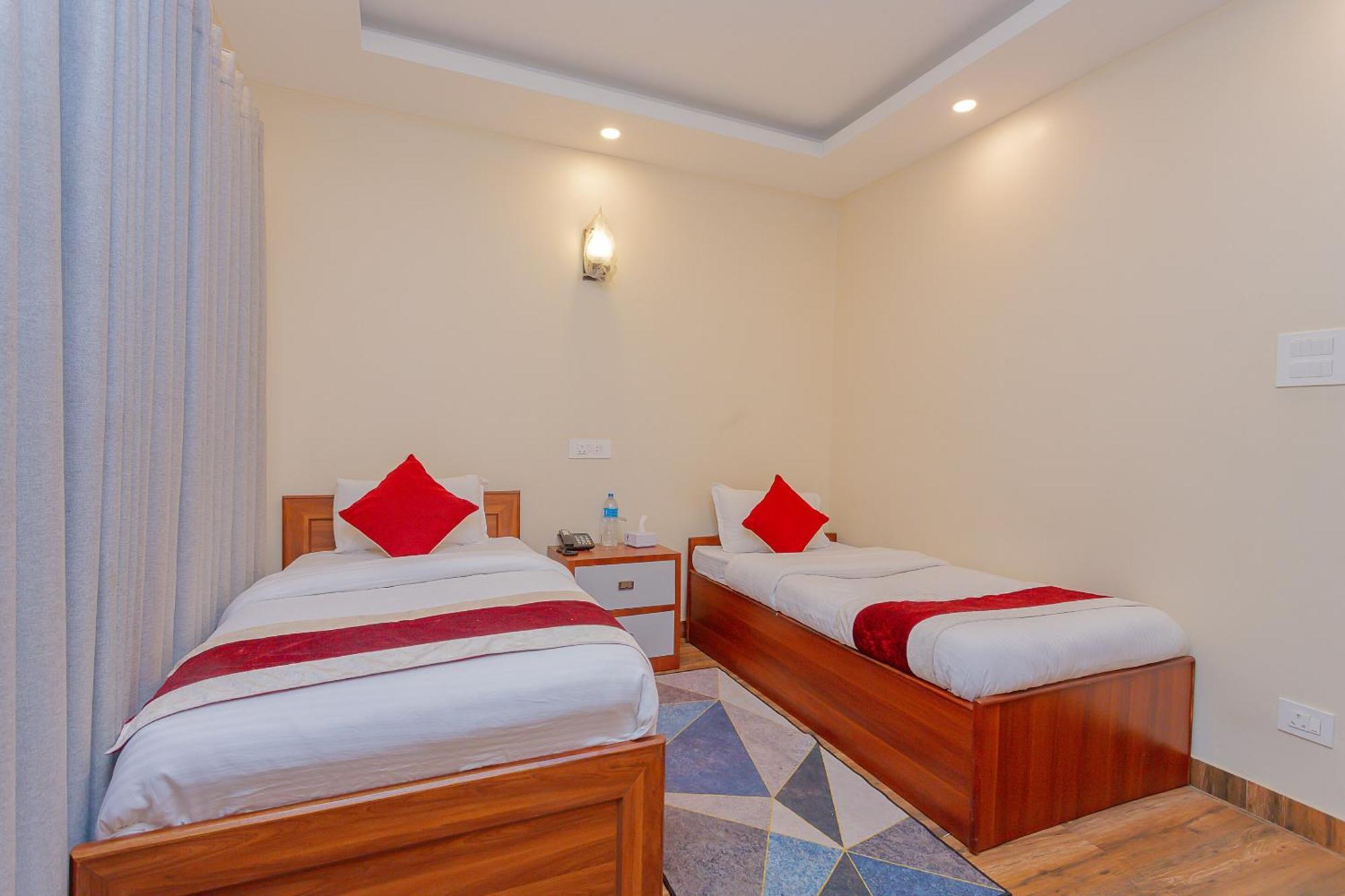 Oyo 799 Hotel Tik Tok Pvt Ltd. กาฐมาณฑุ ภายนอก รูปภาพ