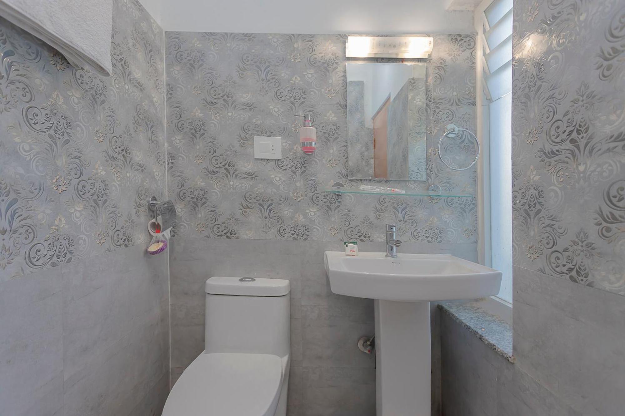 Oyo 799 Hotel Tik Tok Pvt Ltd. กาฐมาณฑุ ภายนอก รูปภาพ